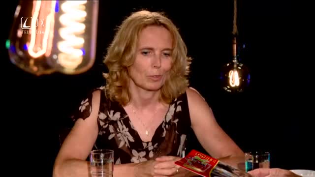 MEDZI NEBOM A ZEMOU (184) KATARÍNA JANTÁKOVÁ