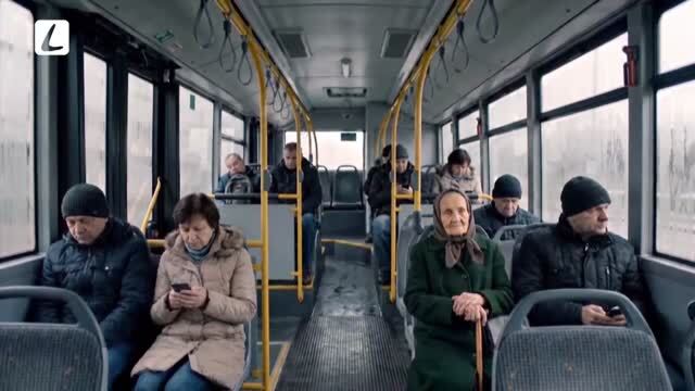 STARENKA, KTORÁ VIDÍ A KONÁ DOBRO