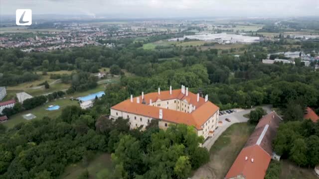 KAPLNKY V TIENI ZÁMKOV A KAŠTIEĽOV