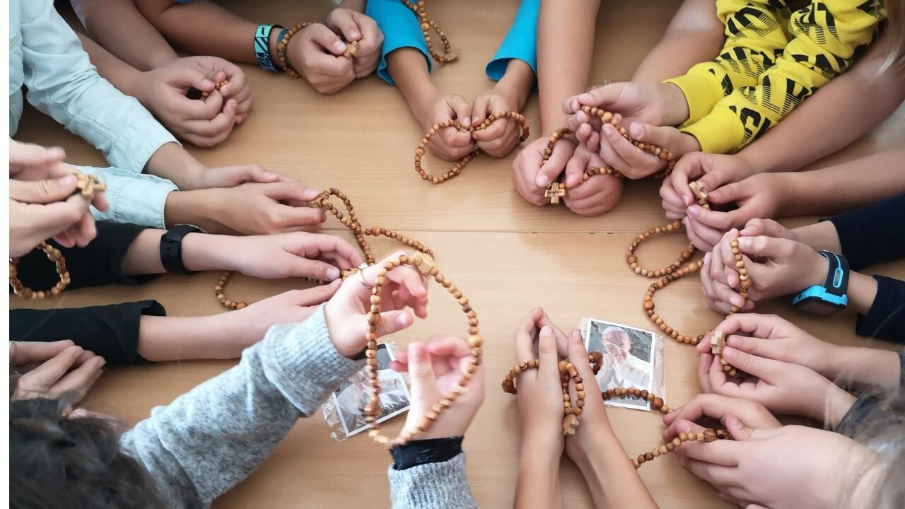 MILIÓN DETÍ SA MODLÍ RUŽENEC