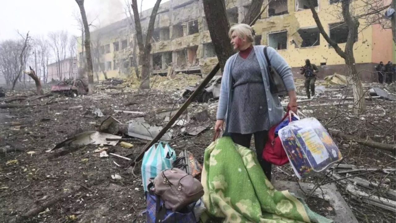UKRAJINA: KEĎ BOMBY UTÍCHNU