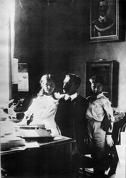 1756906492_04_luciana_a_pier_giorgio_so_svojim_otcom_alfredom_frassatim_ckm_thumb_420x270
