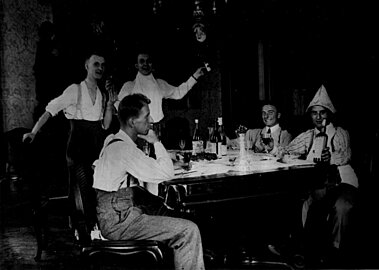 27. júl 1924. Turín. Pier Giorgio pozval priateľov na obed, ktorý sám pripravil, keď zvyšok rodiny nebol doma.