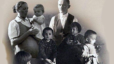 ULMOVCI, BLAHOSLAVENÁ RODINA