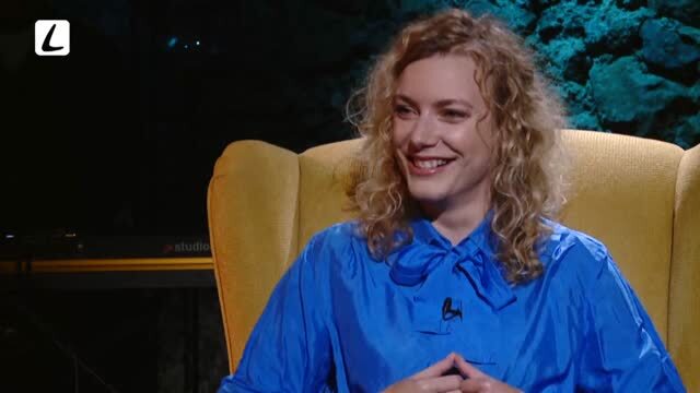 POD JAVISKOM (98) HEREČKA OČARENÁ FYZIKOU