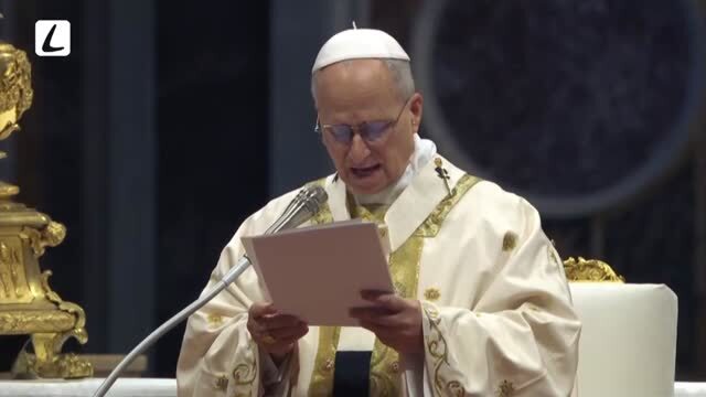 BOH NÁM SLÚŽI POKORNÝM GESTOM UMÝVANIA NÔH