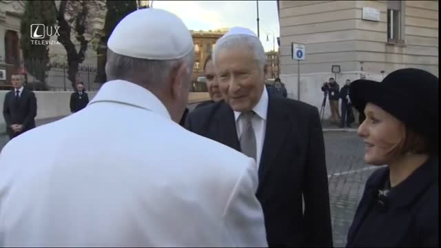Pápež František v hlavnej rímskej synagóge