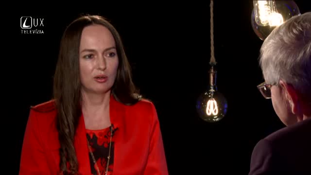 MEDZI NEBOM A ZEMOU (170) ANDREA DANKOVÁ