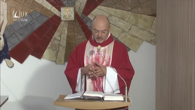 BOH VYSTIERA RUKY K CELÉMU ĽUDSTVU
